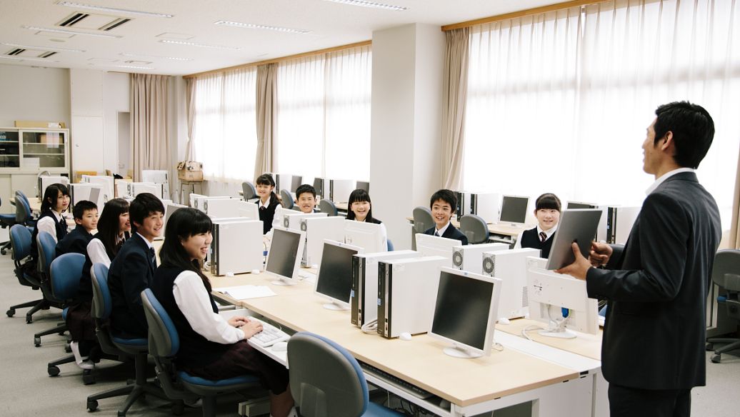 <b> 深圳做網(wǎng)站的公司是如何對網(wǎng)站設(shè)計風(fēng)格定位的？</b>